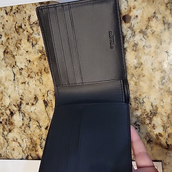 New coach wallet - Picture 2 of 4